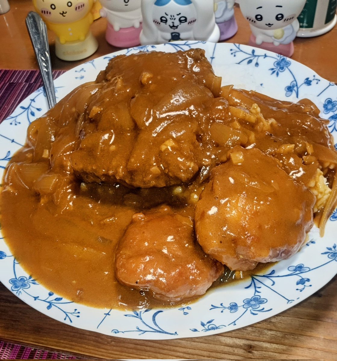 h_ghm3's tweet photo. 給料日まであと4日…
本日はファミチキとファミからカレーを食す🍛

早くスーパーでお肉とか色々大人買いしたいですw https://t.co/g7ey11kLwb