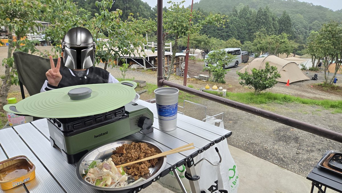 ebimax08's tweet photo. 先週末は、今年初のキャンプへ🏕️
土日にベイ活を挟むことも多く、昨年辺りからキャンプ熱が冷め気味なので、我が家はゆるゆるキャンです(笑)

よく行く笠間の山中のキャンプ場で、ミニハウスに泊まってテントも張らず、タフまるJr.で手抜き調理です(苦笑)

RYUも『キャンプ飯が喰えれば良い🍖』と😁 https://t.co/B3ZAJq8UlB