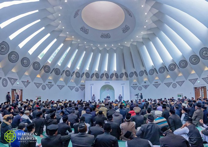 alfazlintl's tweet photo. حضرت خلیفۃ المسیح الخامس ایدہ اللہ تعالیٰ فرماتے ہیں:

(مال) خرچ کرنے کا طریقہ یہ ہے کہ جو تمہاری ذمہ داریاں ہیں،تمہاری اولاد ہے،تمہارے بیوی بچے ہیں، تمہارے غریب رشتہ دار ہیں یا جن کے ذمے کی پرورش تمہارے ذمے کی گئی ہے وہ تمہارے پہلے حقدار ہیںتمہارے مال سے مدد حاصل کرنے کے۔

https://t.co/0ZSitomFWv