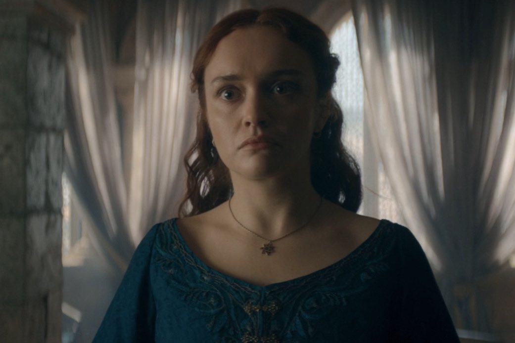 thinkercooke's tweet photo. olivia cooke as queen alicent hightower in episode 3 of ‘house of the dragon’ s3 https://t.co/ROwCRGO2Ey