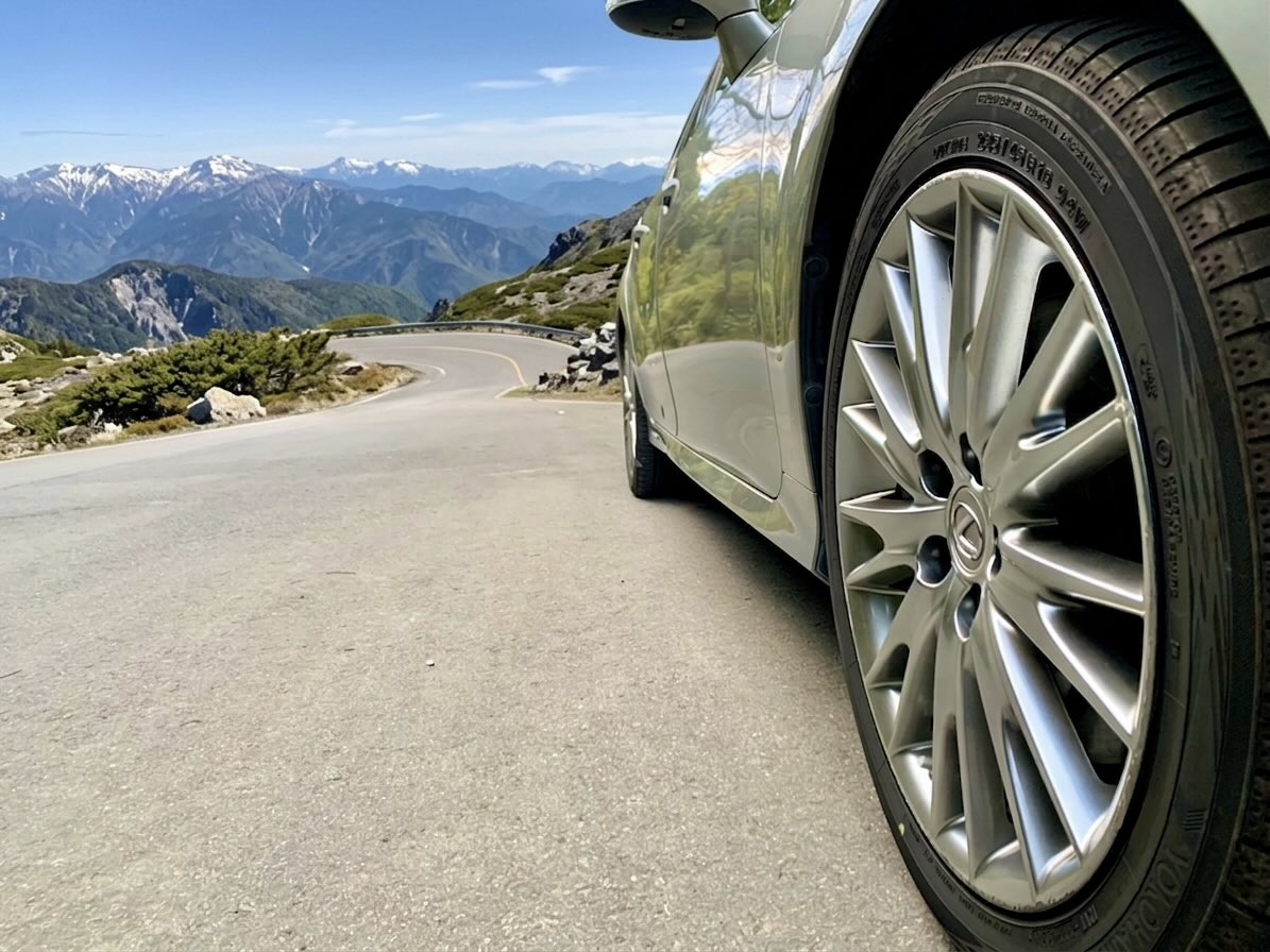 yukakenn's tweet photo. 踏みしめる

#LEXUS GS450h Version L
#レクサス
#車と風景 https://t.co/p6aveoY0GH