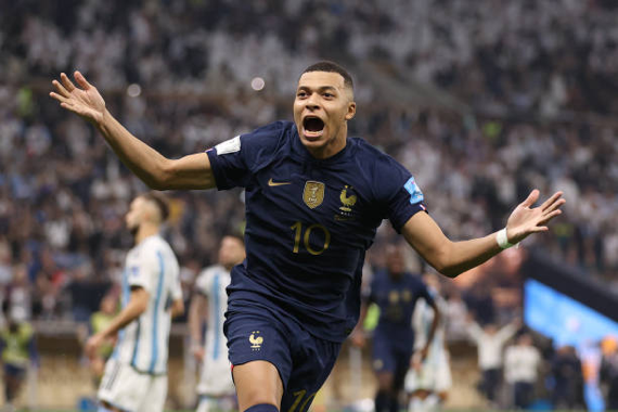 goalsside's tweet photo. 🚨🚨| Jude Bellingham is the third fastest player to score two goals in a single World Cup match

🥇 Toni Kroos vs. Brazil 2014 (70th)
🥈 Kylian Mbappé vs. Argentina 2022 (95th) 
🥉 Jude Bellingham vs. Mexico 2026 (98th) https://t.co/Bz5ozdnGsn