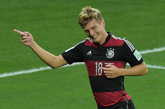 goalsside's tweet photo. 🚨🚨| Jude Bellingham is the third fastest player to score two goals in a single World Cup match

🥇 Toni Kroos vs. Brazil 2014 (70th)
🥈 Kylian Mbappé vs. Argentina 2022 (95th) 
🥉 Jude Bellingham vs. Mexico 2026 (98th) https://t.co/Bz5ozdnGsn