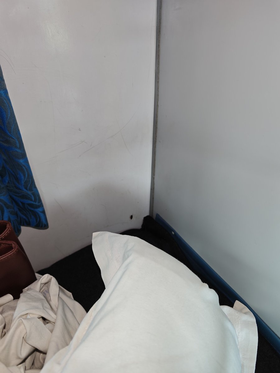 Rux915's tweet photo. @RailwaySeva @drmsbc https://t.co/DW7P9a0vp6