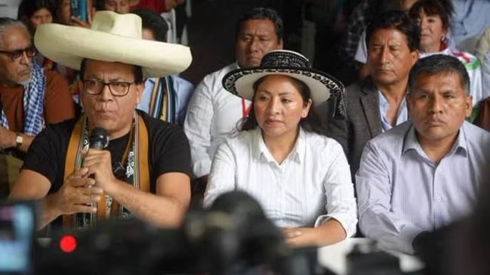 JoseLuisGil1000's tweet photo. ¡QUERIDOS JOVENES!
Roberto Sánchez quiere "incendiar la pradera" para evitar juramentación de presidente Keiko Fujimori o sabotear a "sangre y fuego" sus 100 primeros días de gobierno, y PRETENDE USARTE como "carne de cañón" 
No lo permitas, el país quiere paz para avanzar https://t.co/GKuhMi2rBx