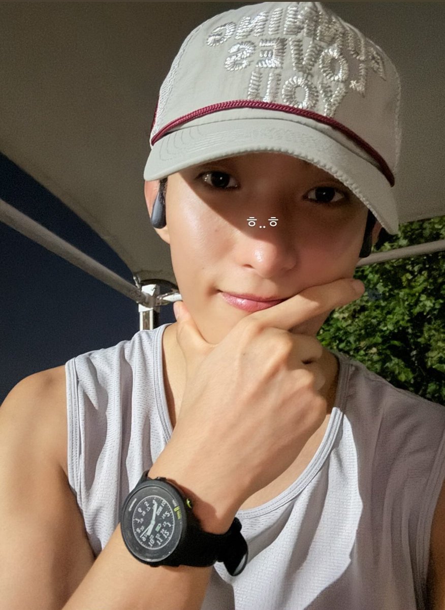 dockyeom's tweet photo. It’s actually nice to just sit down and slow things down for a bit after moving so fast. Catching my breath here with a good drink and a smile. Feeling the positive energy kicking back in, totally recharged now! https://t.co/3dmm9odP19