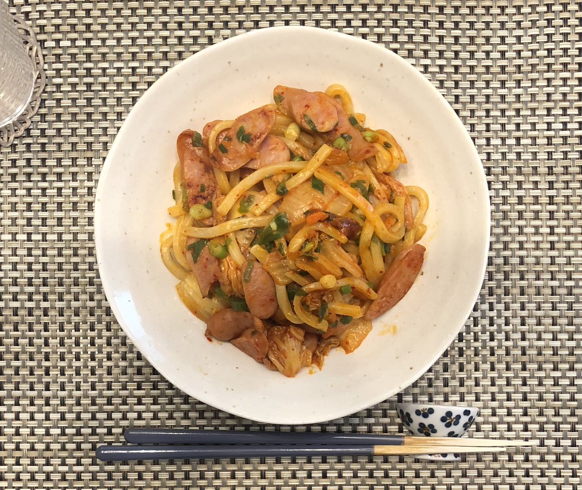 m562212's tweet photo. 昼のパパごはん😋

ウィンナーキムチ焼きうどん
クラシルより
#おうちごはん https://t.co/PzCrJ8hLhi