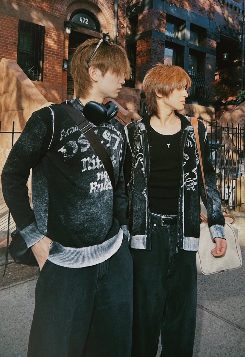 DlORRYU's tweet photo. relationship so goated they look more and more like each other everyday

1M PILOT UNKNOWN LOVER
#ไพล็อตเขาชื่ออันวาร์ล้านวิว https://t.co/bPhJU3EC4b