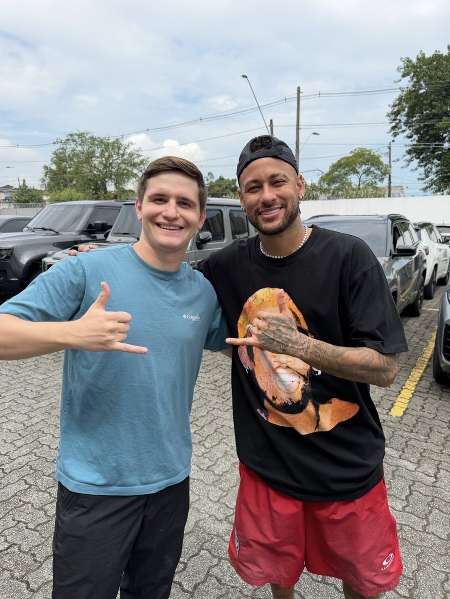 lucaspavanato's tweet photo. O maior artilheiro da história da Seleção, sempre terá o respeito de todo brasileiro de bem. 

Conte sempre com as minhas orações @neymarjr, estamos com você! 👊🏻🇧🇷 https://t.co/Cl2RFtmsMf