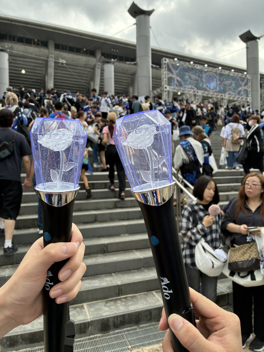 Lionneck3587's tweet photo. Adoさんのライブは初参加でAo2日間通して色々な人とエンカや飲み会に参加させてもらい素晴らしい思い出になりました。
これからもAdoさん応援していきます！
#Ado  #日産スタジアム　#Ao https://t.co/l8zeybAJAO