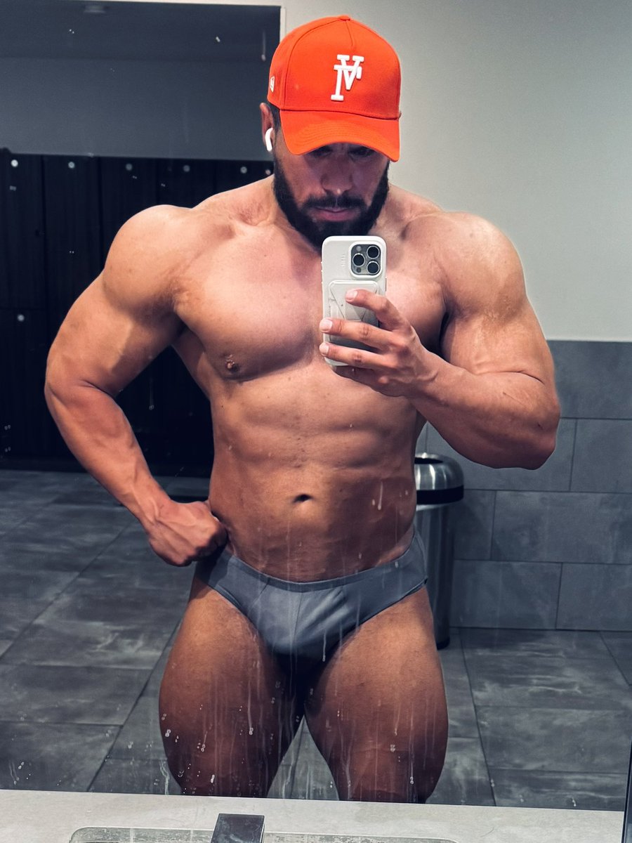 TigerPandas94's tweet photo. Leg day!!! (Emphasis on hamstrings!)
Maybe someday I’ll do a rear glute spread to show off the hammies haha 💪🏽🍑😋 https://t.co/wRnxQrClwF