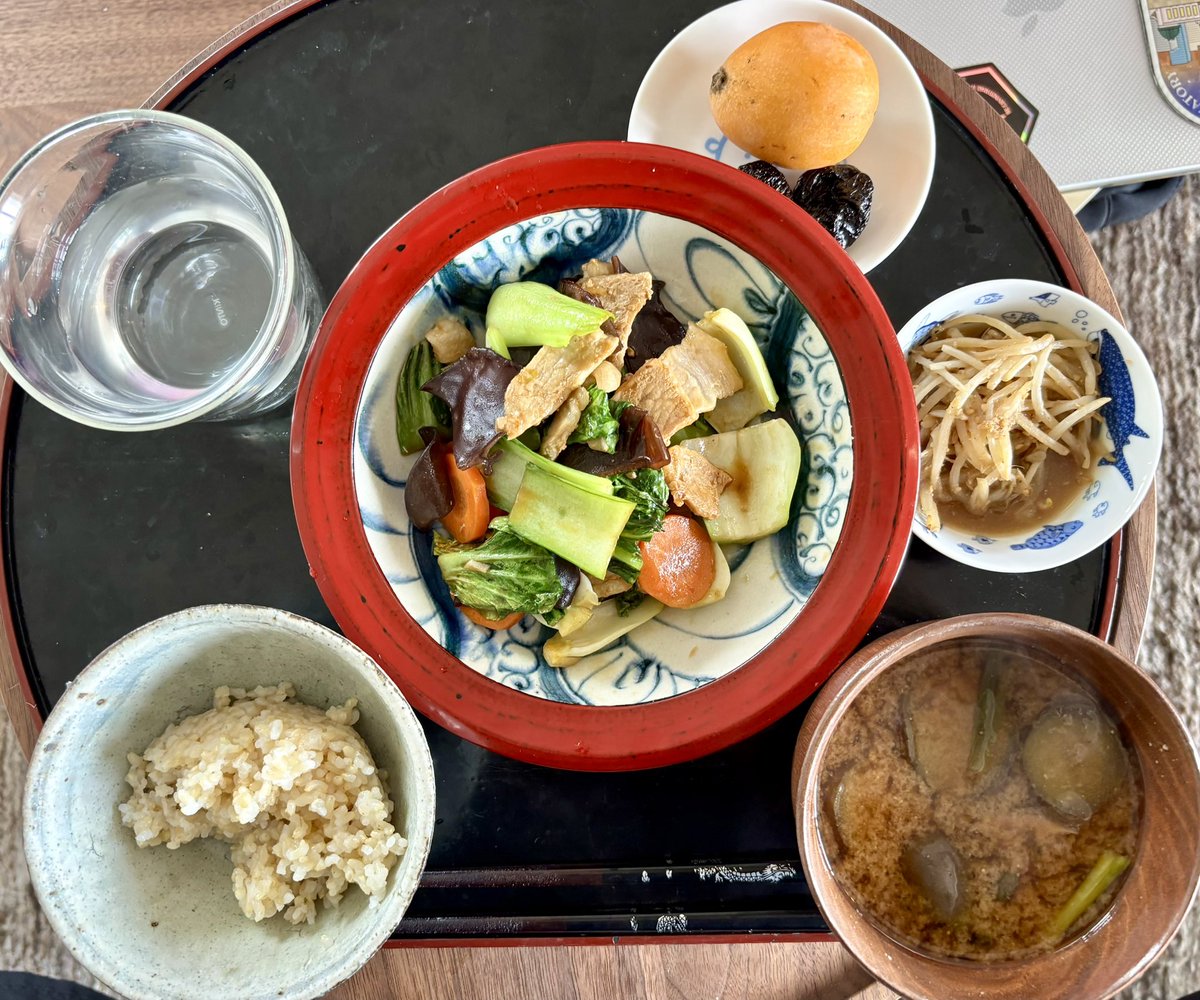 Megumi_Ogata's tweet photo. Good Morning!
It's cloudy@TOKYO.
朝ごはん。
肉野菜オイスターソース炒め、ナスとエリンギの味噌汁、玄米1/3膳。
本日PC作業Day。肩凝るわー。
特設サイトプレオープン!
↓
【一般前売7/18-】ゆかいな洋楽LIVEツアー
#MsBAR & #MsCAFE 開催❣️
https://t.co/L531mns75R
8/15名古屋/16大阪/28東京 https://t.co/LXc9dRNo4T