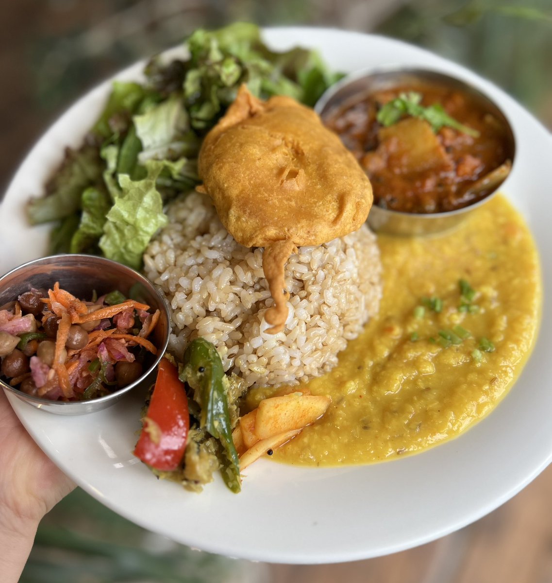 sasayacafe's tweet photo. ランチスタートしました！
本日7/6(月)は

2種類のカレー(ささやベジタブルカレーとダールカレー)がのった
「ダブルカレー」と

「テンペカツライス」

ご用意しております。

ご来店お待ちしております🧑‍🍳

#vegan #sasayacafe #錦糸町カフェ https://t.co/mRzeEboRq4