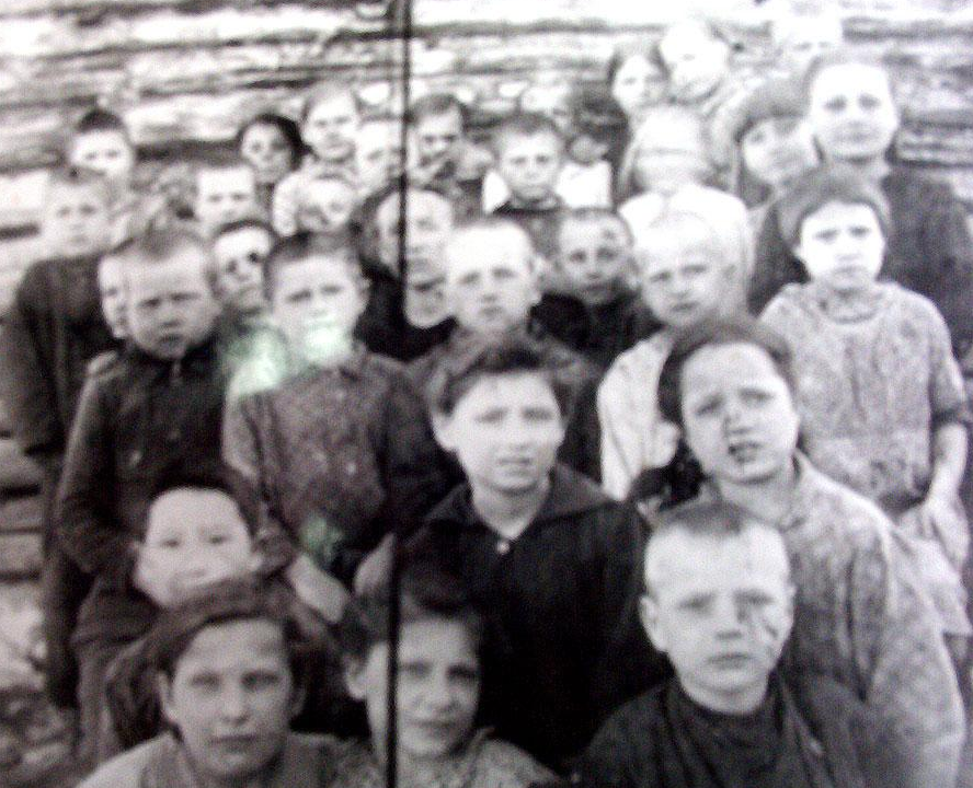 2dayinsocialism's tweet photo. On July 6th, 1949, Operation South began, resulting in 40,000 Moldovans being rounded up by the Soviets and sent to Siberia and Central Asia, many dying in transit in the cramped conductions of the cattle cars they were crammed into or in harsh conditions in exile. https://t.co/A3SOQDHgVo