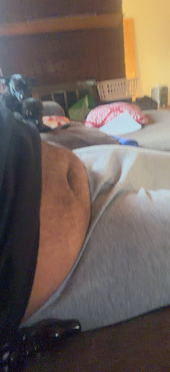 Devnbutlr's tweet photo. I love my esposo’s furry bear belly🤤🥵😈 https://t.co/kRvMrF2hC1