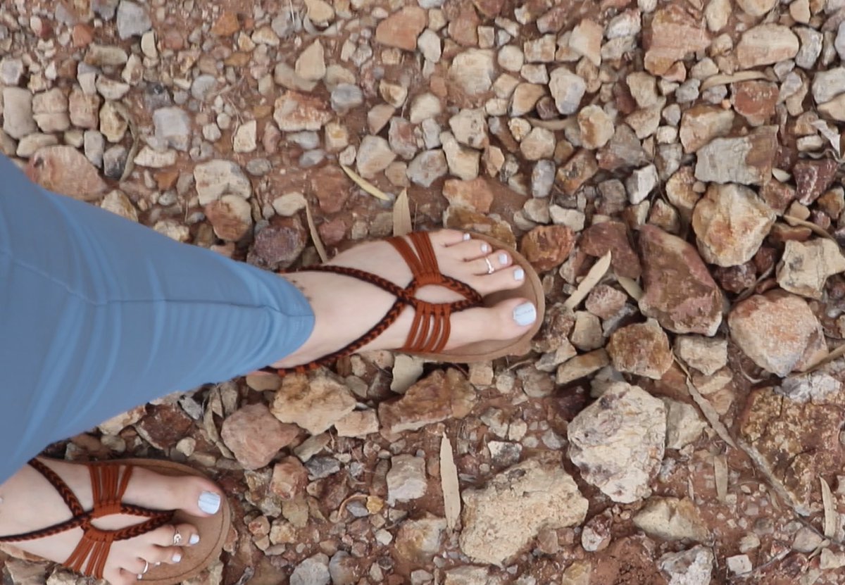 OutbkFootos's tweet photo. Pebbles rolling beneath my feet whilst I try to film? 🙂
Just another video moment of footography fun for your viewing pleasure via the link:
https://t.co/8vTN0lp4vM

#FeetCreator #footpics #bushwalk https://t.co/siwPLsm0k2