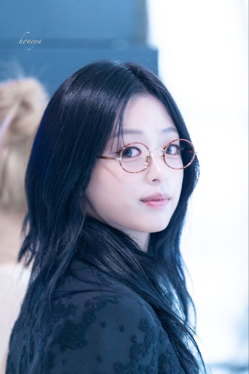 AhyeonBrasil's tweet photo. 📸 O ESTILO! #AHYEON no aeroporto de Bangkok na Tailândia embarcando de volta para Coréia do Sul. Boa viagem princesa. 🦋🩵

#아현 #アヒョン #郑雅贤 #BABYMONSTER https://t.co/syLz1eUYiJ