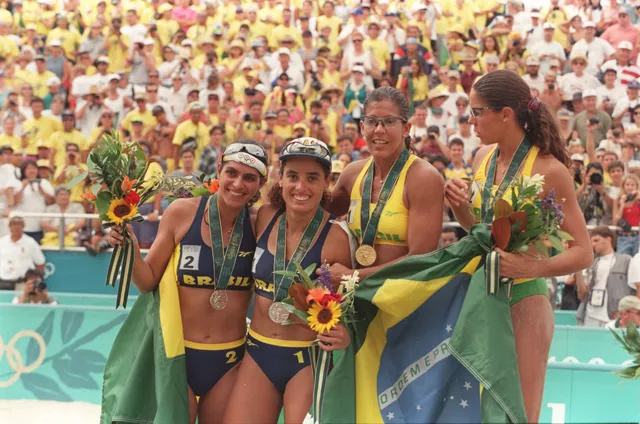 WiniSports's tweet photo. 🇧🇷 BRASIL NAS OLIMPÍADAS

Eliminado da Copa do Mundo, o Brasil tem uma grande história nos Jogos Olímpicos.

🏅 O país soma 171 medalhas olímpicas, sendo 41 de ouro.

🥋 O judô é a modalidade com mais medalhas para o Brasil, com 28 pódios. Já a vela é a modalidade mais vencedora, com 8 ouros.

🏐 O Brasil é uma potência no vôlei. Nas quadras, são 12 medalhas, sendo 5 ouros. Já no vôlei de praia, são 14 medalhas, com 4 ouros.

🔰O país também vem se destacando nos esportes estreantes. No skate, em apenas duas edições, já são 5 medalhas. No surfe, também em duas edições, o Brasil soma 3 medalhas.

❄️ Em Milão-Cortina 2026, o Brasil conquistou sua primeira medalha e seu primeiro ouro nos Jogos Olímpicos de Inverno, com Lucas Pinheiro no slalom gigante.

🏟️ Além dos Jogos Olímpicos Rio 2016, o Brasil já sediou dois Jogos Pan-Americanos: São Paulo 1963 e Rio 2007.