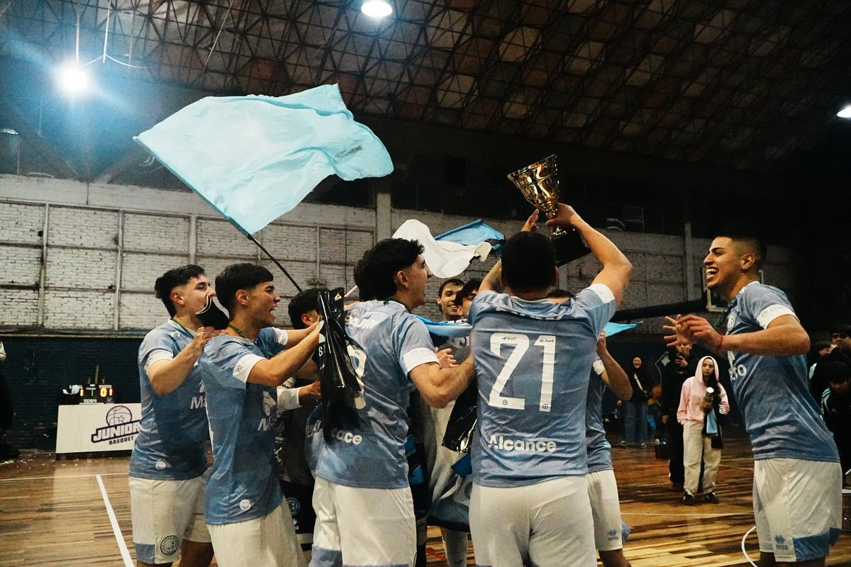 CABdeportes's tweet photo. BELGRANO CAMPEÓN 🏆⚽️

Tras igualar 1-1 vs Homenetmen, la primera division de futsal se impuso por penales 5-4 y se consagró campeón del apertura. 

¡Felicitamos a la primera y tercera división de futsal por los títulos obtenidos en la jornada! https://t.co/Ov5tzuJuqu