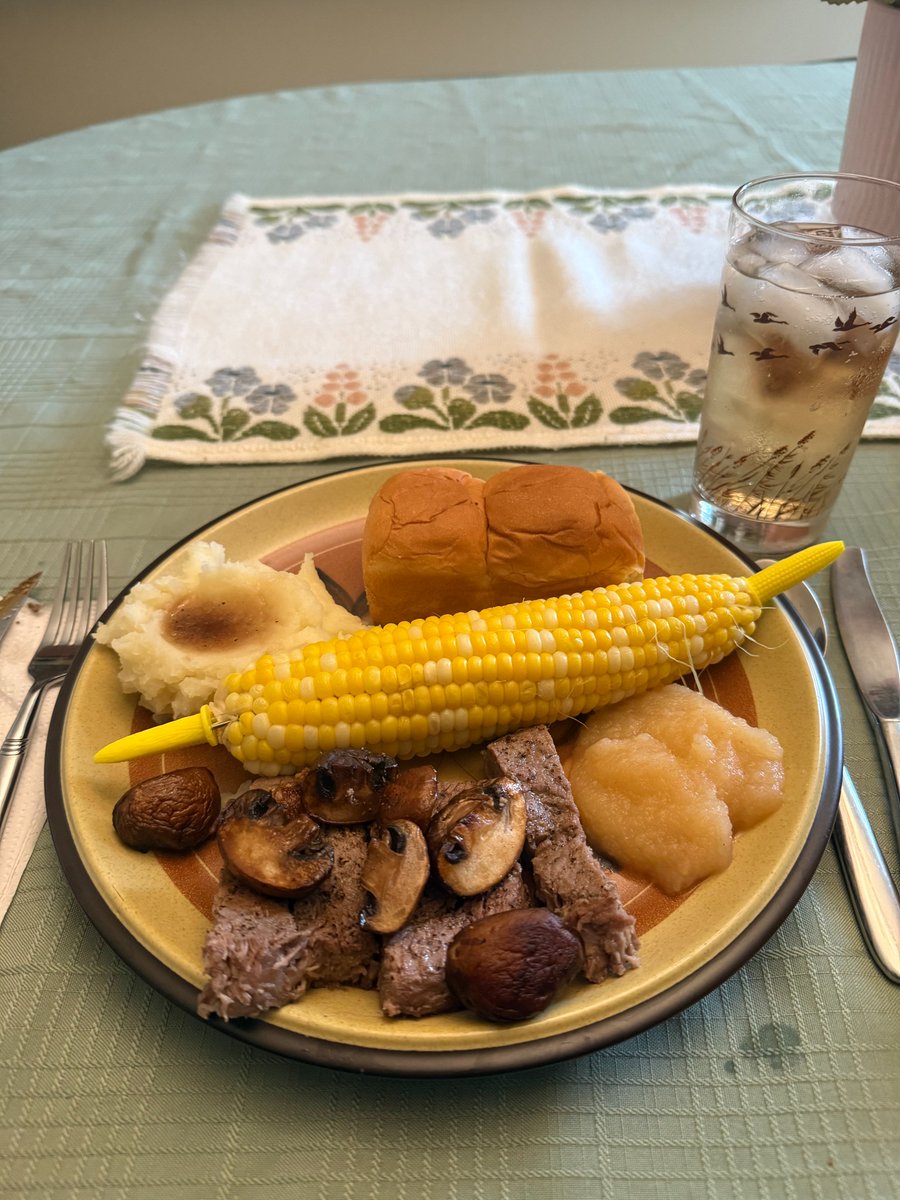 Radiocom1G's tweet photo. Meal of the Day 😋T-Bone Steak Dinner with Mashed Potatoes and gravy, Apple Sauce, Corn on the Cob, Dinner Rolls, Mushrooms, and some Ginger Ale. https://t.co/XwnkpL1zxh