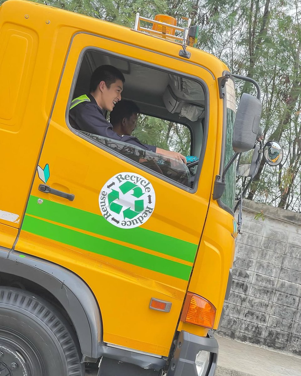 _byeelss's tweet photo. gagah, gede, duwur, supir truk, bojone nicha https://t.co/aiIJvMyEhR