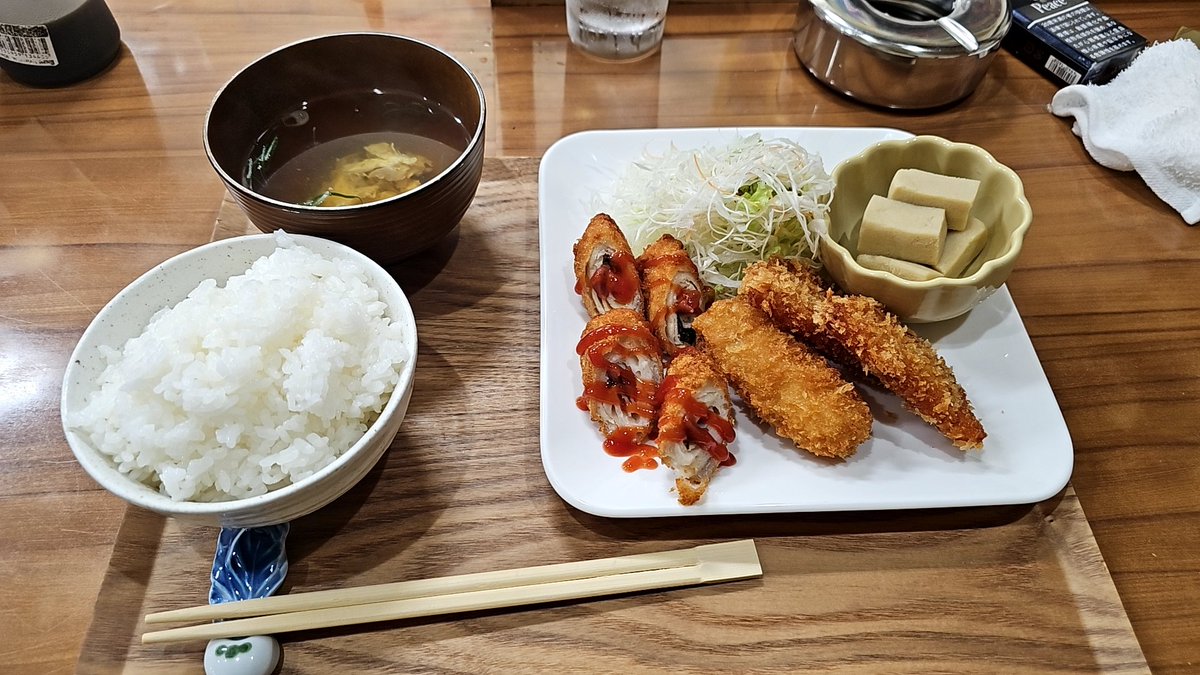 LUNA_8823's tweet photo. 出張前に飯 https://t.co/6s0Y7vLv5Y