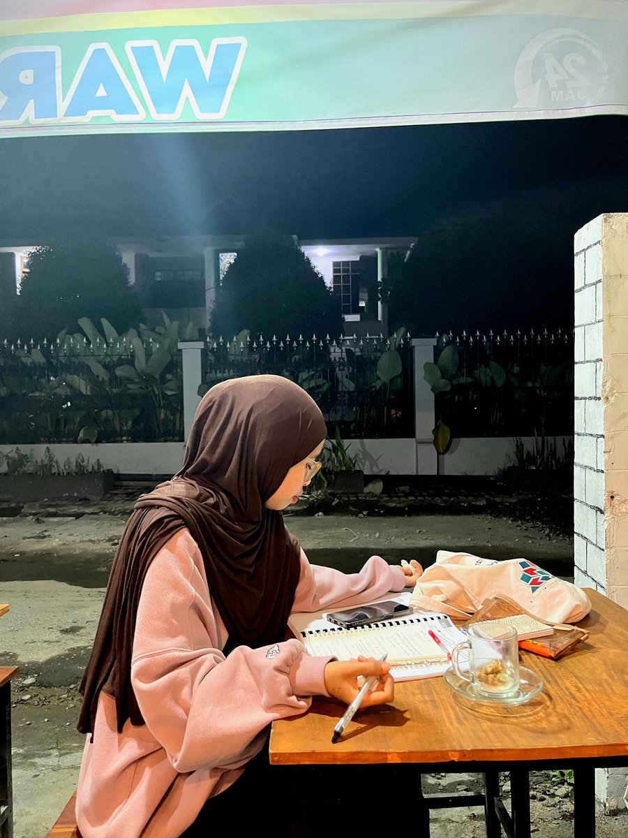Dewiamimi's tweet photo. @tanyarlfes Pashmina kaos pertamaku 🙌🏼
https://t.co/AnqnutJtFv
Karena aku biasa make jilbab panjang, jadinya PR banget nyari pasmina kaos yg panjang, karena punya adekku pendek semua, dan akhirnya ktemu produk Nouraa dan sesuaii yg aku mau 🙌🏼 https://t.co/4h3InbH6ML