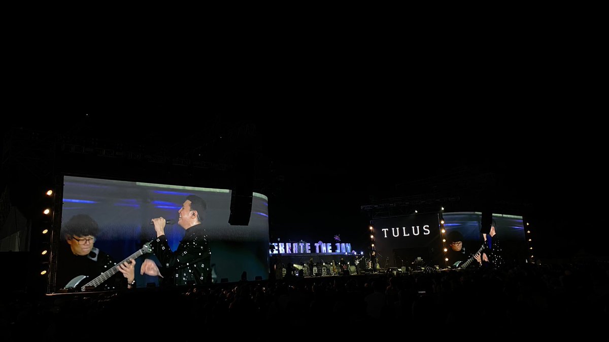 bianseaaa's tweet photo. gua yg beneran senangis itu akhirnya bisa liat Tulus ngonser

thank u Tulus udah nemenin perjalanan hidup gua dari SD, dengan vibes lagu yang beragam itu 🥺🫶🏻 https://t.co/V6uTc6lIiC