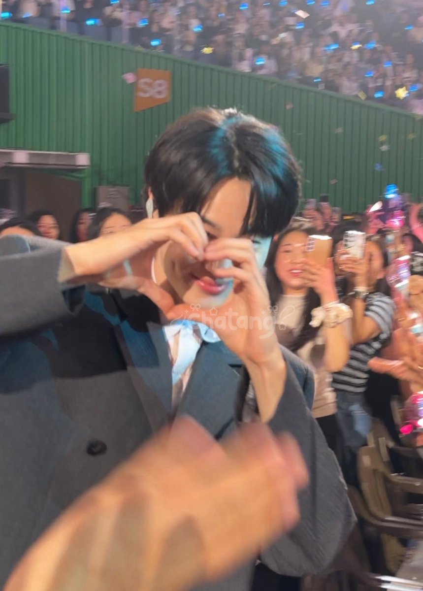 chatangs's tweet photo. พี่อูซอกเหมือนมีพลังวิเศษอะㅠㅠㅠ เหมือนมีแสงออกมาจากตัวเอง เข้ามาใกล้ๆแล้วแสบตาไปหมด เปล่งประกายเกิน😭😭😭 https://t.co/o9FxTV9Ltn