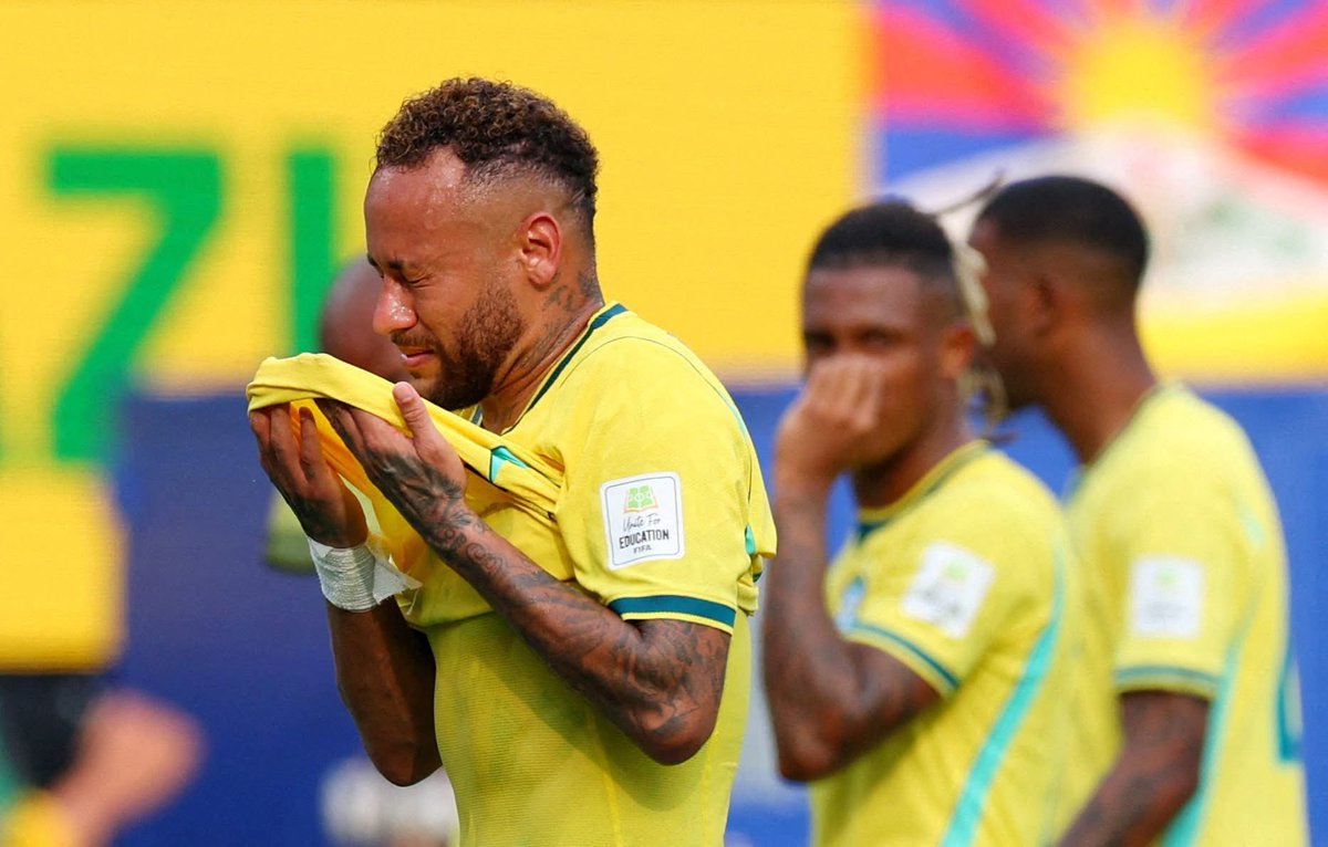 Radio_India_'s tweet photo. Neymar announced his international retirement after Brazil's shock 2-1 Round of 16 exit to Norway, fittingly at the same MetLife Stadium where his journey began in 2010.

 "I tried. Now it's over. I started here, I finished here," he said through tears. 🇧🇷💔 https://t.co/FfwBPM6zKm