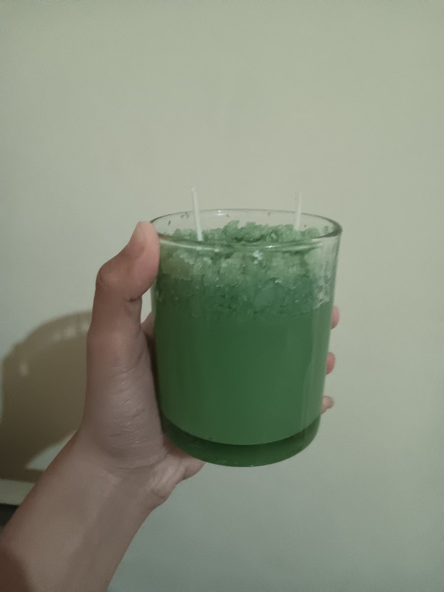 HiyaaahFor4's tweet photo. Like a macha, but this is lemongrass,,  
#candle #aromatherpycandel #candle https://t.co/5PHXBEOiK6