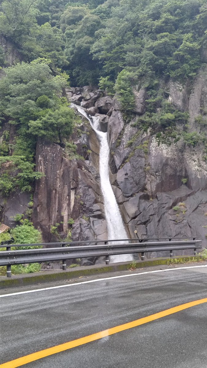 yuji3black's tweet photo. 熊野川沿いをドライブ&amp;ランチ

素敵な滝が何ヵ所か合って良いね( ´∀`)

カレーも旨辛でした( ´∀｀ )b https://t.co/FsqusnwIj1