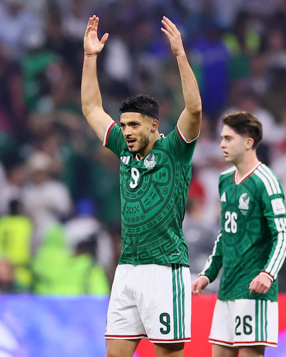Concacaf's tweet photo. ¡Aquí nadie baja los brazos! ⚔️ https://t.co/PI6ZcMZMdx