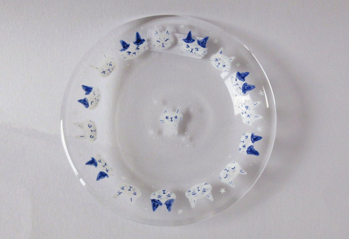 mamenekocoffee's tweet photo. にゃんDISH!作品の通販を開始しました。さっそくご覧いただき、ありがとうございます！  

【参加作家ご紹介】みなかわねこさま
可愛らしい豆皿をたくさんご用意頂きました。夏らしいガラス＆猫の組み合わせも。
豆皿はレターパック600円発送可能です。

online shop⤵
https://t.co/TIX4BdHHK7 https://t.co/I8xXwrHG5I