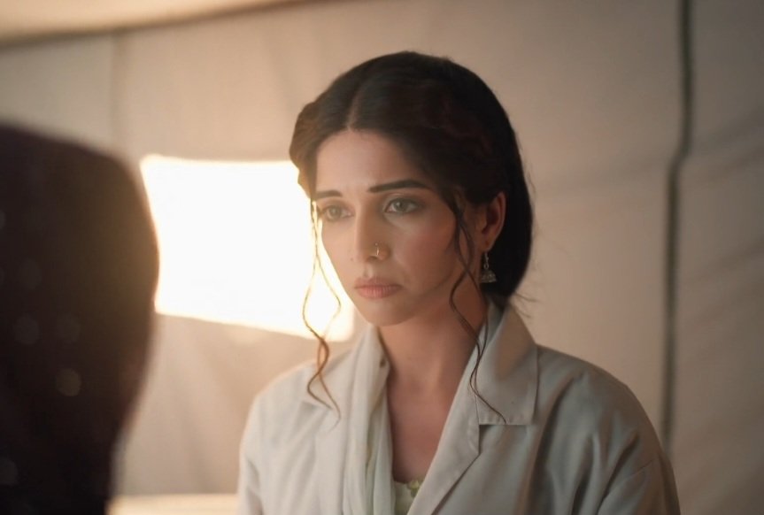 basyuhi10's tweet photo. Dr SEHER KAUSAR BAIG
She's looking absolutely beautiful 🥺❤️
I already can't wait to see more of her. I have a feeling Bhavika is definitely going to win everyone's hearts with her performance. So excited to watch her shine 🤩❤️
#SeherHoneKoHai https://t.co/XTJ4zL471z