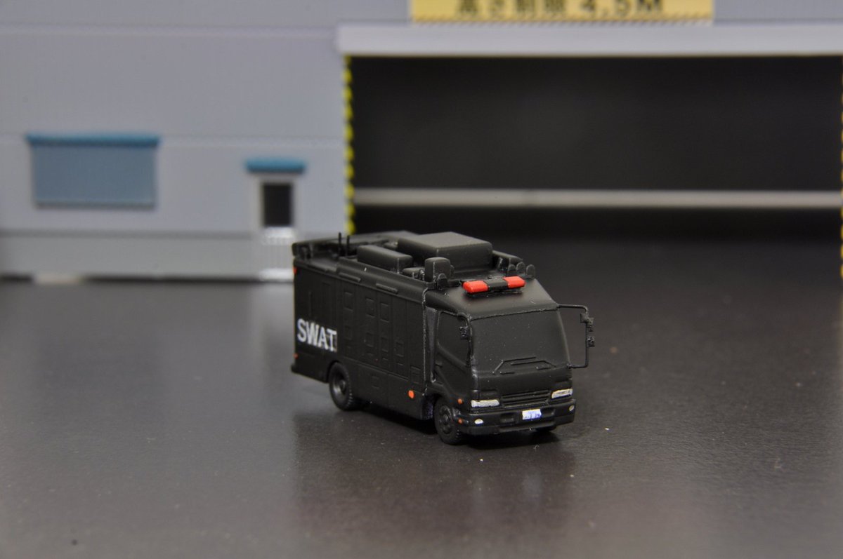 tokushakaihatsu's tweet photo. 第２９２弾

特殊任務遂行車(適当)

テレビ中継車を黒サフ一発。
とりあえず黒くして文字を入れるだけでそれっぽくなりますね。
ほんとにそれっぽさだけですが。。 https://t.co/AOAsZcLkkW