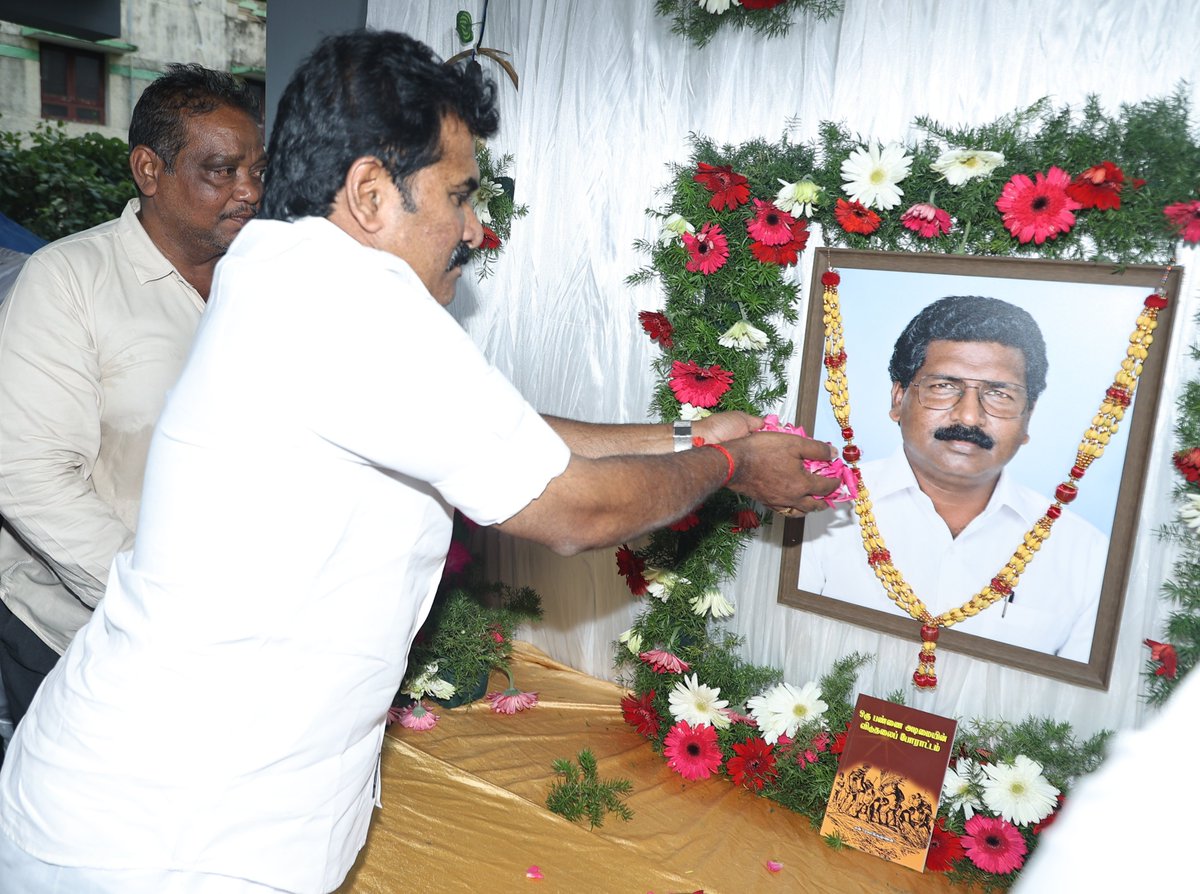 CTR_Nirmalkumar's tweet photo. மூத்த பத்திரிகையாளரும், தமிழ்நாடு பத்திரிகையாளர்கள் சங்கத்தின் மாநிலத் தலைவருமான PSD புருஷோத்தமன் அவர்களின் மறைவு மிகுந்த வேதனையளிக்கிறது.

பத்திரிகையாளர்களின் உரிமைகள், நலன் மற்றும் அங்கீகாரத்திற்காக அரை நூற்றாண்டுக்கும் மேலாக அயராது பாடுபட்ட அவரது பங்களிப்பு என்றும் நினைவுகூரப்படும். அவரது மறைவு ஊடகத் துறைக்கு ஈடுசெய்ய முடியாத பேரிழப்பு.

அன்னாரின் ஆன்மா சாந்தியடைய இறைவனை வேண்டுகிறேன். அவரை இழந்து வாடும் குடும்பத்தினருக்கும், நண்பர்களுக்கும், பத்திரிகையாளர் சமூகத்தினருக்கும் எனது ஆழ்ந்த இரங்கலையும் அனுதாபங்களையும் தெரிவித்துக் கொள்கிறேன்.