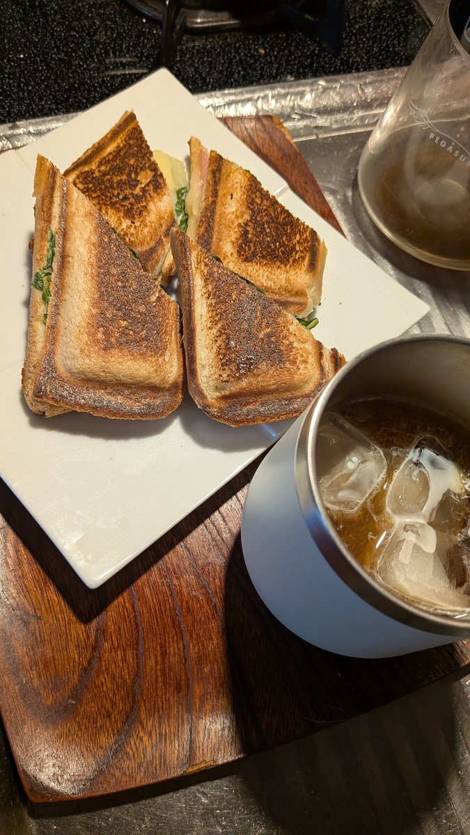 axlseiji's tweet photo. 大気が不安定すぎる。。。鰻もタコ釣りも難しそうだ😭ホットサンド美味しく出来たき食べてもぅちょっと様子見☆＃ホットサンド　＃コーヒー　＃昼活 https://t.co/bG3K1aMP5Y