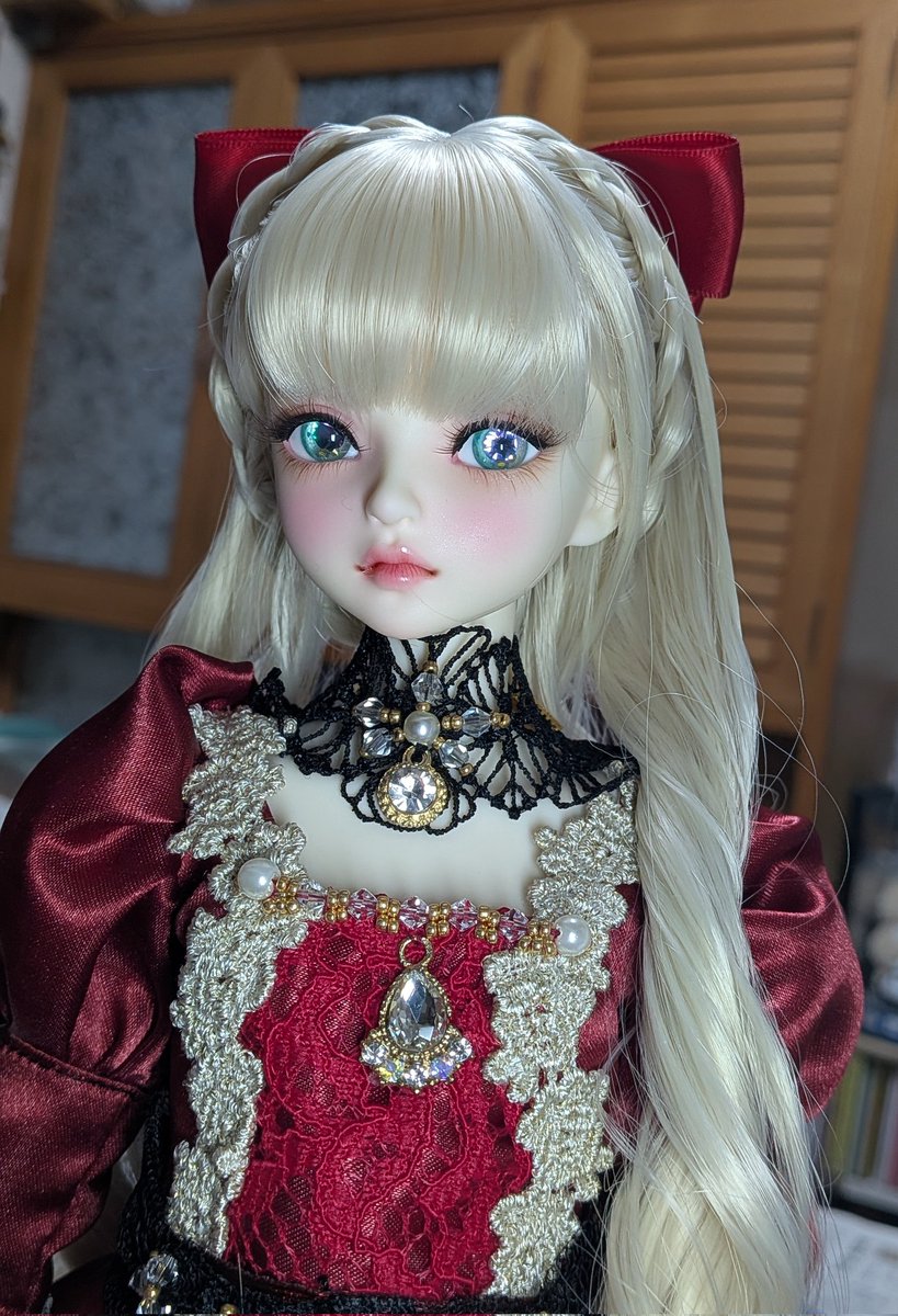 マキシム様　創作ドール　ワンちゃん 悪役令嬢Deliaちゃんずっと眺めてました。ウィッグの巻き毛の乱れを