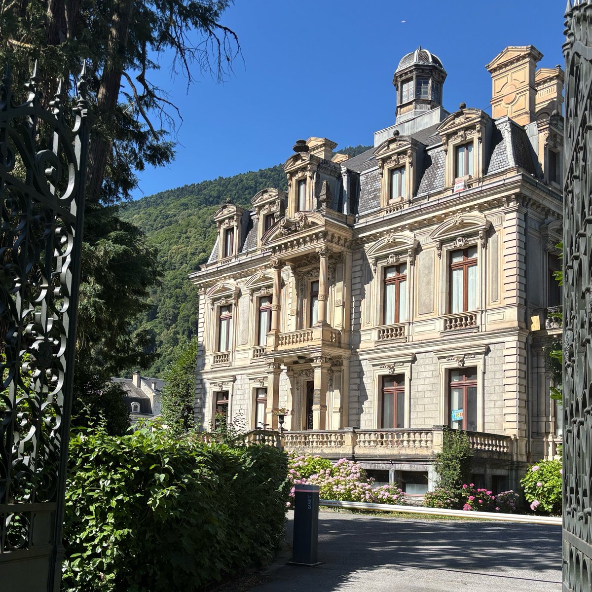 helencftroy's tweet photo. Bye bye Pyrénées you were funnnnn im coming back to the city so relaxed and happy https://t.co/DF2T3qpZPI