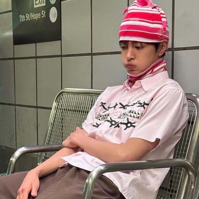 coercorepdf's tweet photo. ⋮ ⌗ ┆ day 1 of looking for interactive moots ⸝⸝ !

- she / her / minor / filo - eng
- new to #kpoptwt (still learning how to use this app TT)
- cortis &amp; enha main
- currently hyperfixated w #JJK ˶ᵔ ᵕ ᵔ˶
- all fandoms r welcome ! 

let’s be friends juseyo ! ��🏻‍♂️ https://t.co/18iA7WZFxl