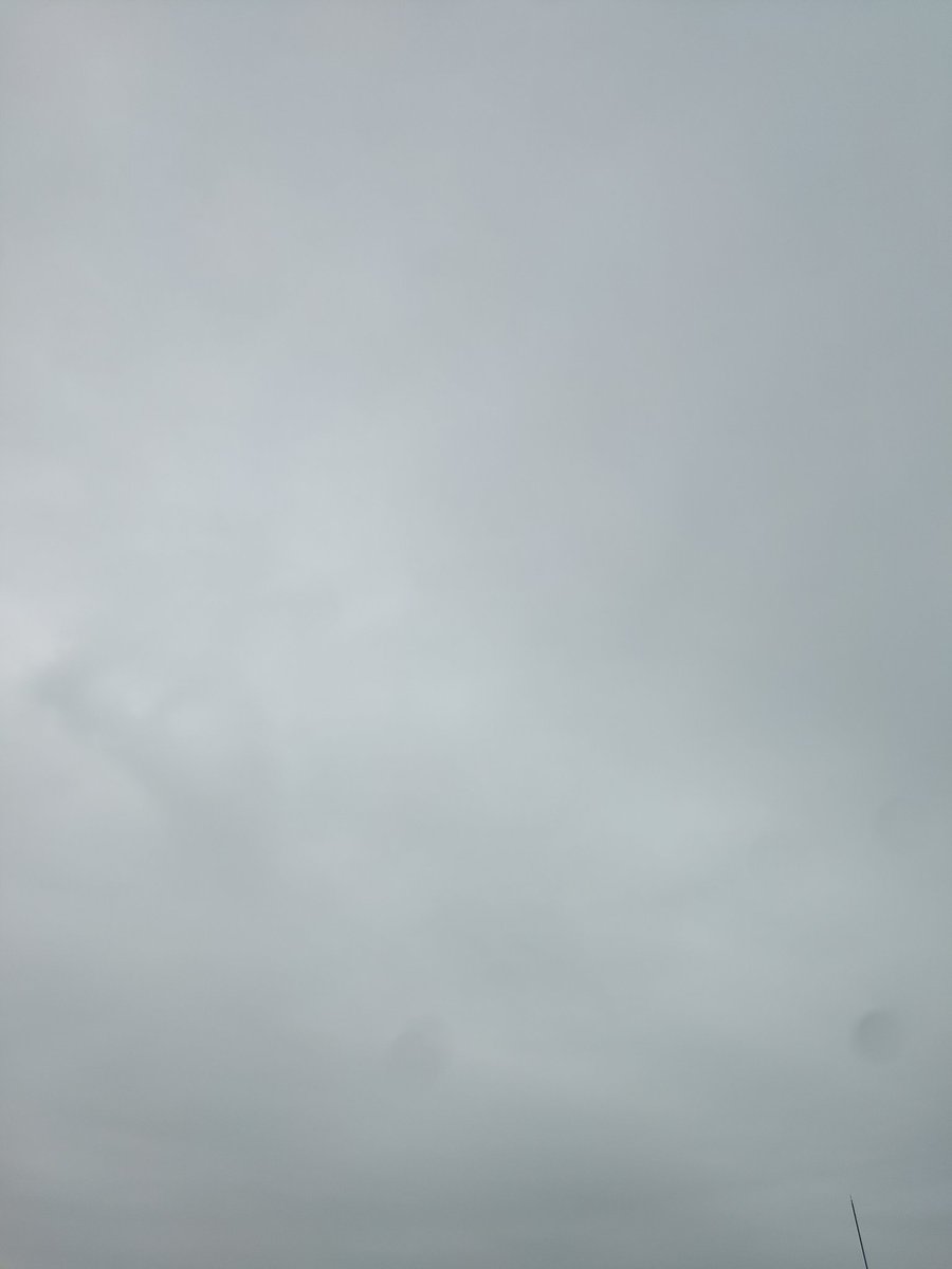 adomo_t's tweet photo. こんにちは！
戸越銀座は雨混じり🌂
ジメッとした空気
雨は降ったり止んだり
今は降ってきてるね
人通りは少なく
閑散🥺

お疲れ体調微妙で
今日はだいぶ手抜き🫠
もうちょいだけ頑張ります
早めのお疲れさま👋
よい夜を✨
#イマソラ https://t.co/NBuRRGVM18