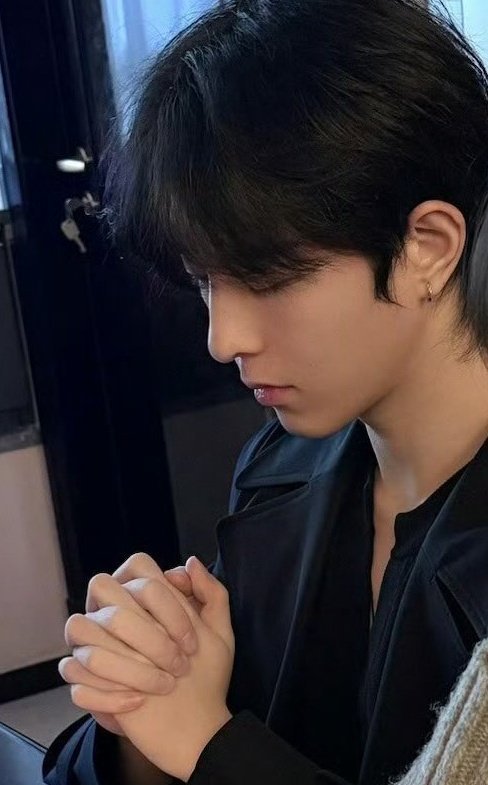 qiulicious_'s tweet photo. praying for the day Qiu's contract with that shady agency finally comes to an end 🤲🏻 https://t.co/63kl8x1WiX