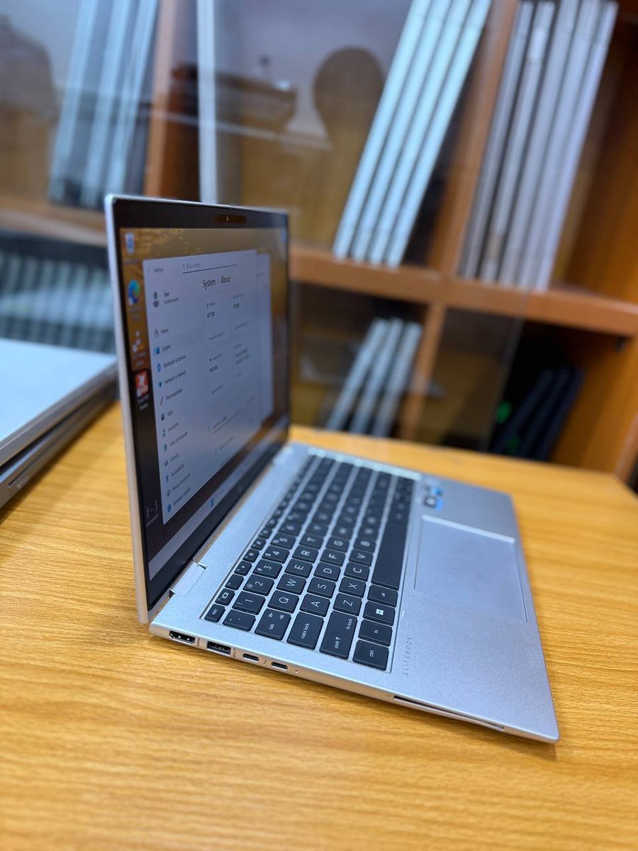 VarggTech's tweet photo. HP Elitebook 830 G9 X360
Touchscreen &amp; convertible to tablet
Intel Core i7-1255U
16gb ram
512gb SSD
12th generation 
Backlit Keyboard
13" 1920x1200 WUXGA Display 
Face ID &amp; Fingerprint 

880k

Pls RT 🙏🏾⚡ https://t.co/OD8qUoINmA