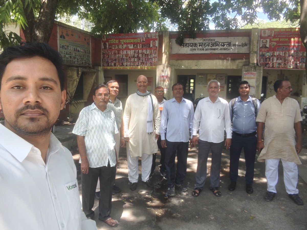 ArunShukla_Adv's tweet photo. लखनऊ कानपुर रेलमार्ग रेलवे फाटक संख्या LC-5C पर एक वर्ष से भी अधिक समय से अधूरे पड़े रेलवे अंडरपास कार्य से नागरिकों का जीवन अत्यंत कष्टमय, बारिश में होगा और बुरा हाल @GM_NRly @RailwayNorthern @drm_lko @PMOIndia @RailMinIndia @AdminLKO  @BJP4India @CMOfficeUP @RajeshwarS73 🌹🙏🌹 https://t.co/vIvFJ4KCvK