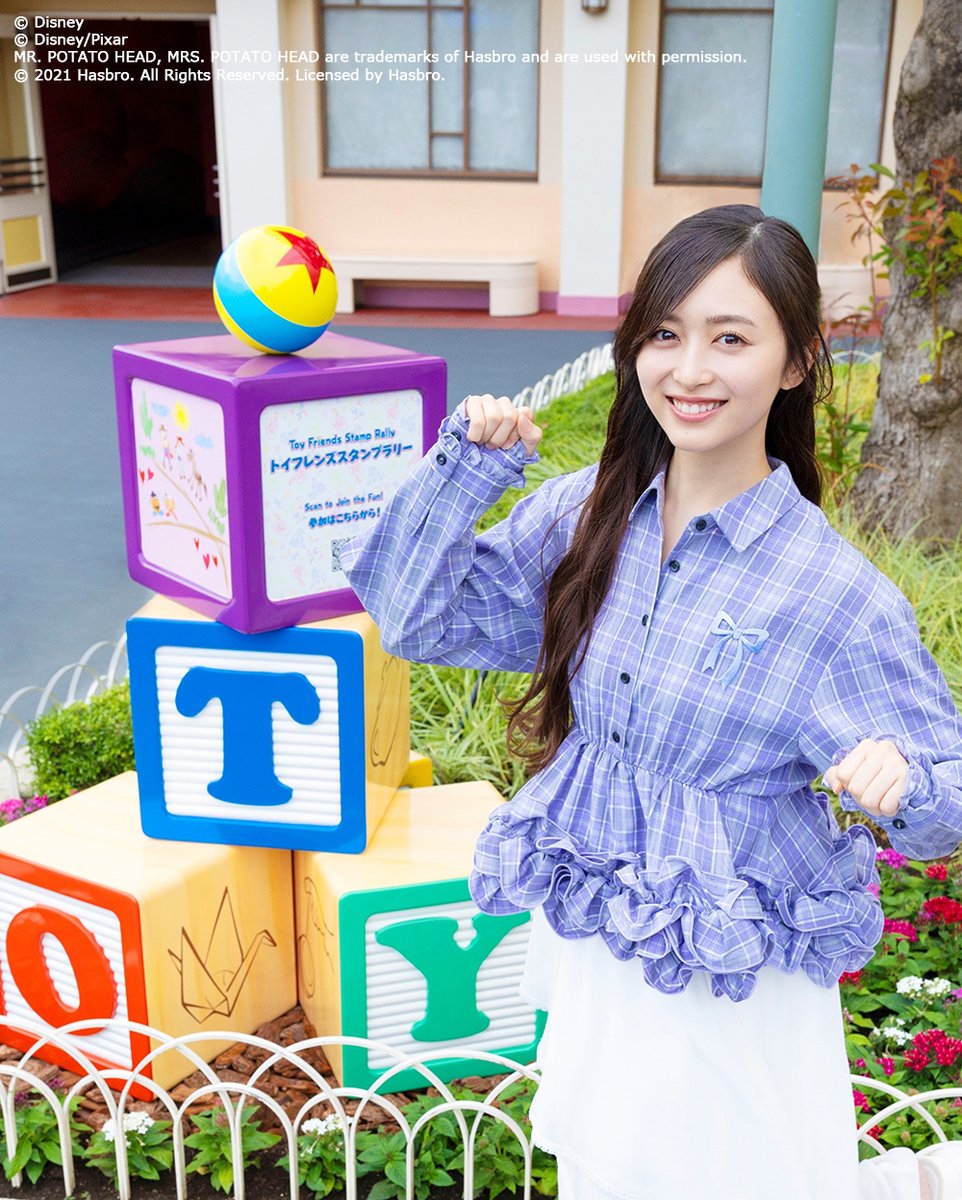 TDR_PR's tweet photo. 東京ディズニーリゾート®では、ディズニー＆ピクサー映画『トイ・ストーリー５』の公開を記念したスペシャルイベント「ファンタイム・ウィズ・トイ・ストーリー５」を開催中！ 

映画の新キャラクター「スナッピー」の日本版声優を務める乃木坂46 井上和さんも、東京ディズニーランド®で「トイフレンズスタンプラリー」を体験✨ 

スナッピーのデコレーション前での写真撮影もお楽しみいただきました🎶

みなさんもぜひ、東京ディズニーリゾートで「ファンタイム・ウィズ・トイ・ストーリー５」を楽しんでくださいね🌟 

スペシャルイベントの詳細はこちら
https://t.co/GEgPeQPjOe
