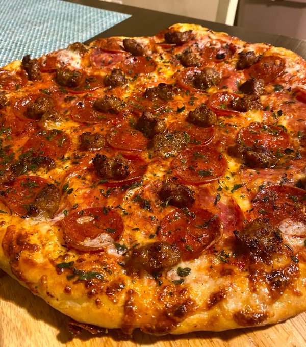 FoodPleaser's tweet photo. Pizza time 🍕 https://t.co/2zyOzcPNBW