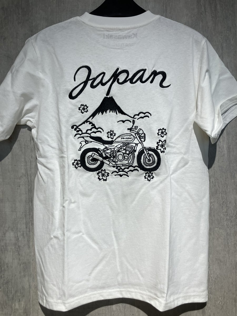 plazamito's tweet photo. 本日は新作アパレルのご案内です。

【カワサキ スーベニア桜Ｔシャツ】
価格：5,500 円(税込)

前面はKawasakiロゴ、富士山の刺繍。
背側は桜、富士山、モーターサイクルと和風の刺繍。

店頭在庫残り僅かです。
お気軽にお問い合わせ下さい。

#カワサキのある生活
#着るカワサキ　
#バイク https://t.co/GJ3KoJcb0R