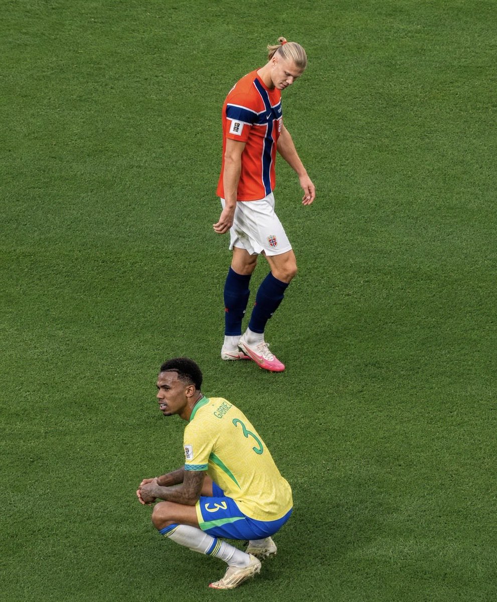 propsMCFC's tweet photo. finally found the picture everyone's been looking for😂😭 https://t.co/2rPQWbXPRM