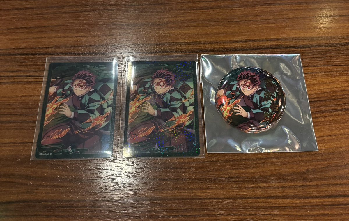 tag124124's tweet photo. 【交換】鬼滅の刃　無限城編　ランダム缶バッジ　クリアカード

譲：炭治郎（ホロ 箔押し 通常）
求：猗窩座
　　（缶バッジ 通常 ＞ 箔押し）

郵送でのお取引📮
出先のためID無しのお写真となります。
お気軽にお声掛けください🙇‍♀️ https://t.co/1y4llt9p3t